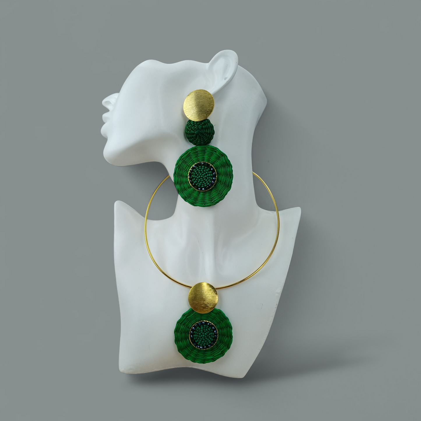 Set de Aretes y Gargantilla  en palma de iraca
