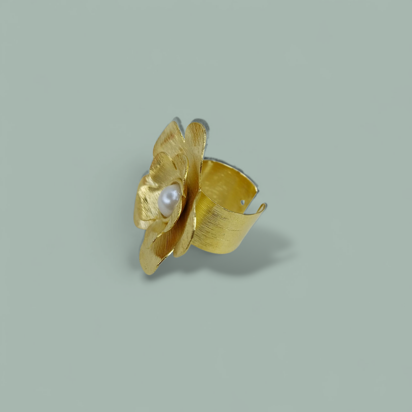 Anillo flor con perla